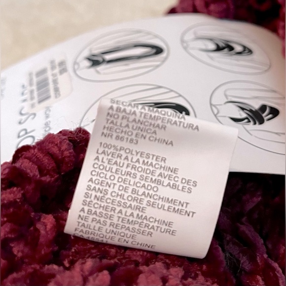 NWT Capelli of New York Knit Infinity Scarf in Beautiful Burgundy Wine Color - Picture 2 of 6